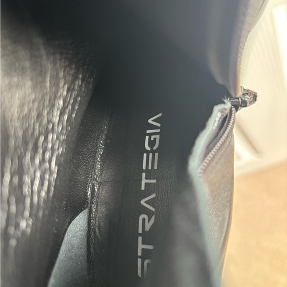 Strategia heeled ankle boots - worn a few times - Picture 2 of 8